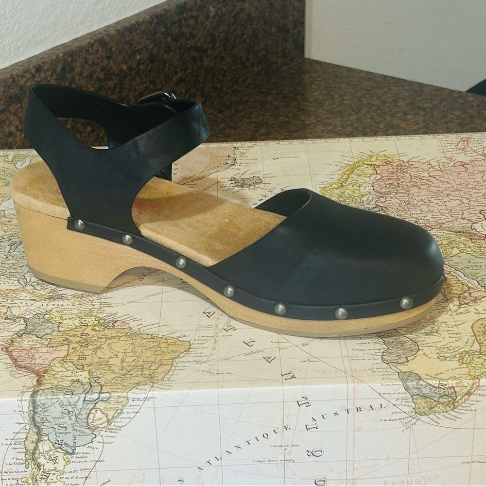 NWOT Women's Jellypop Baronet Black Platform/ Wedge
Sz: 7.5 - Picture 9 of 9